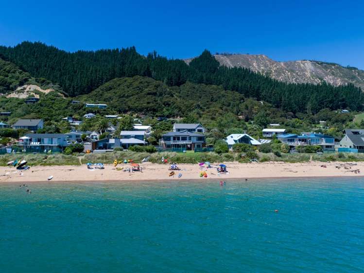 19 Cornwall Place Takaka_19