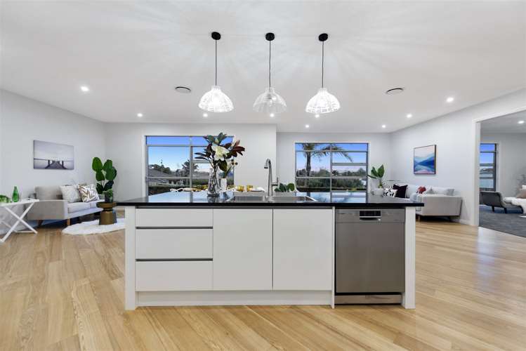 6 Heathfield Avenue Huntington_17