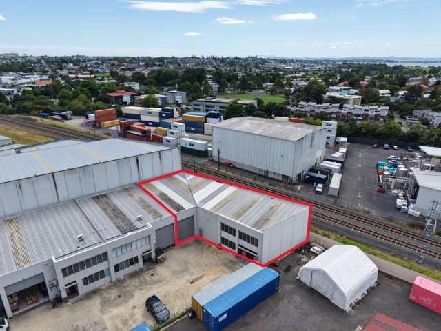 Fully refurbished and ready for a new tenant