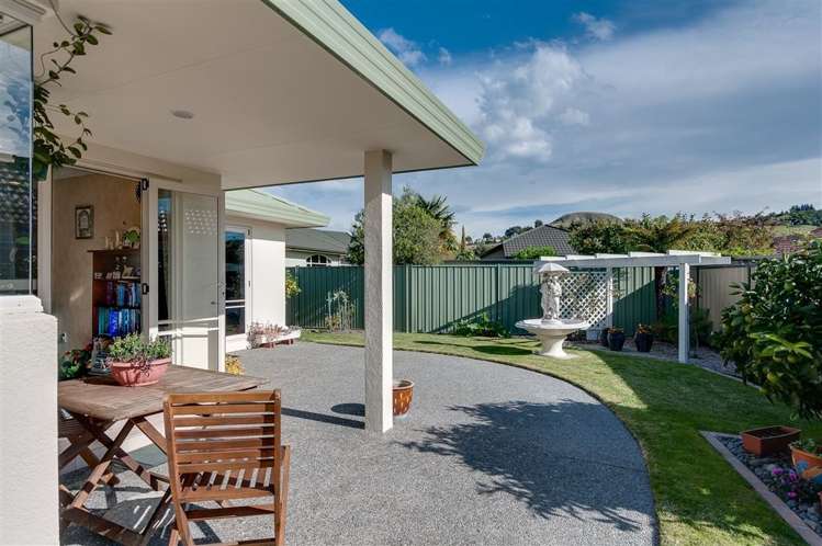 3 Queens Walk Taradale_18