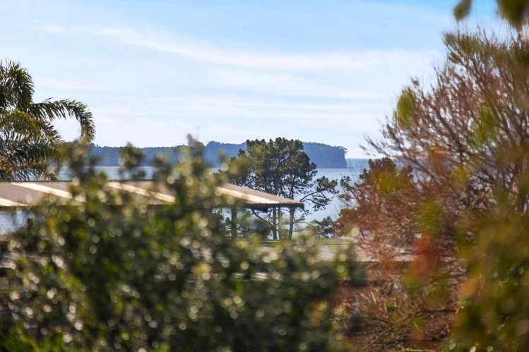 77 Macleans Road Bucklands Beach_12