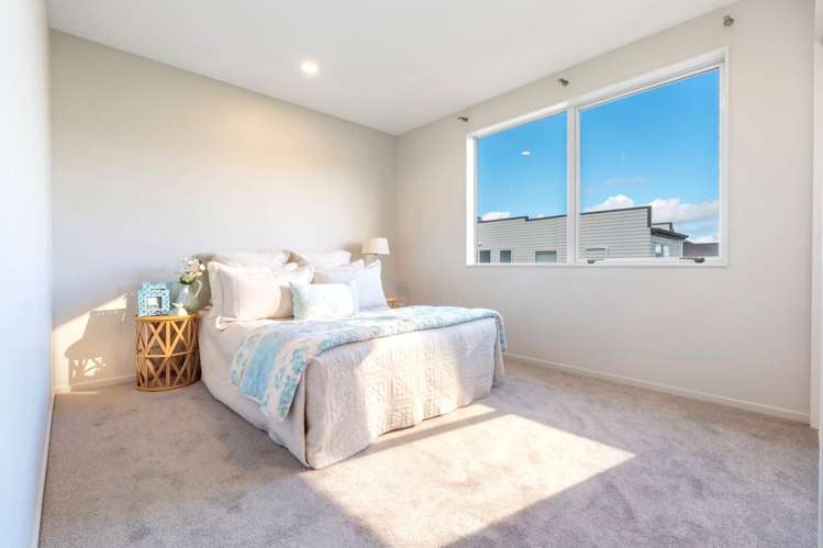 16 Phar Lap Crescent Takanini_14