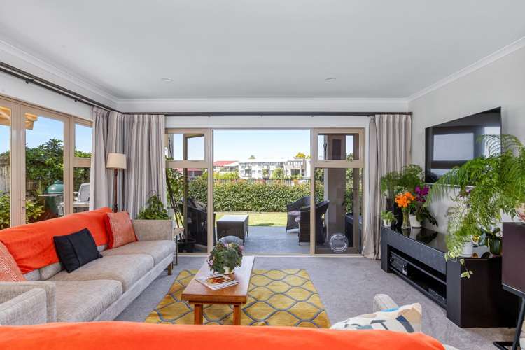 1/126 Whangaparaoa Road Red Beach_5