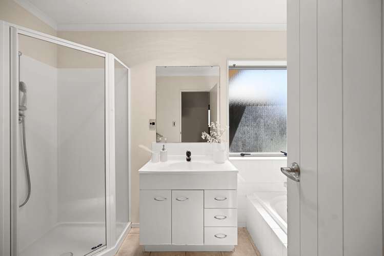 45 Stoneleigh Drive Chartwell_18