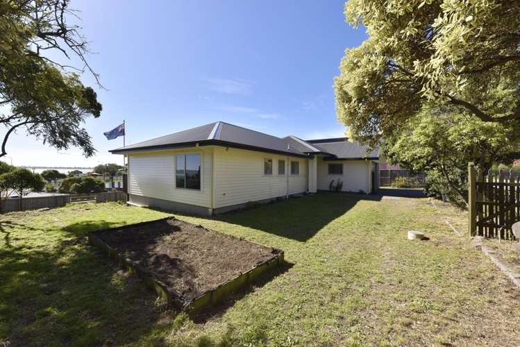 5 Main Road Redcliffs_15