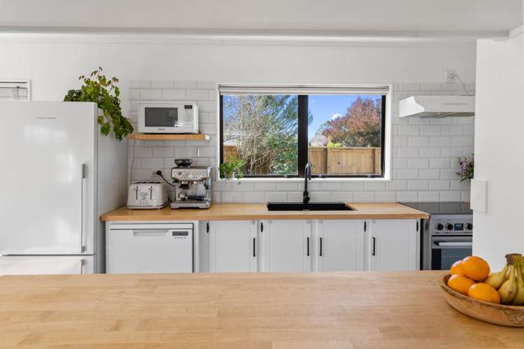 1a Lord Auckland Road Wakefield_13