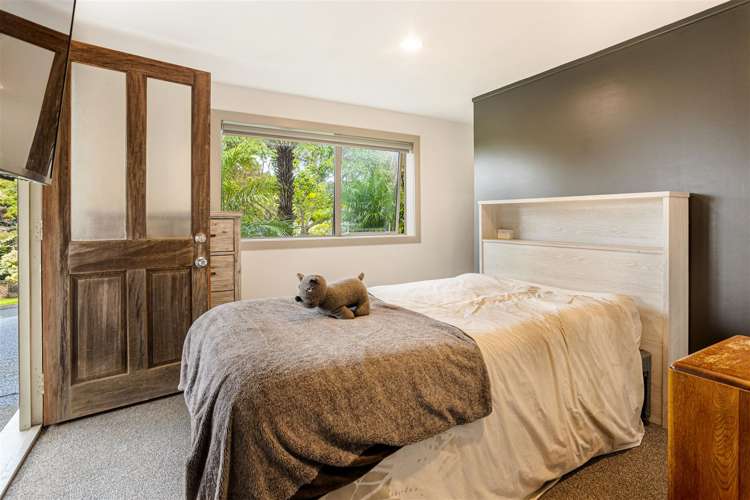 8 Rauhuia Crescent Parau_18