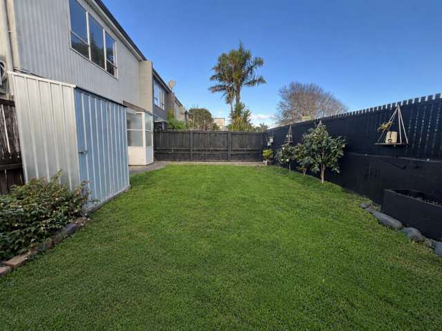 CONVENIENT CORNER - TWO LEVEL - SUNNY HOME UNIT