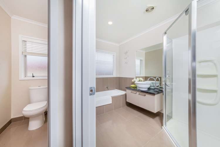 8 Mazuran Place Flat Bush_12