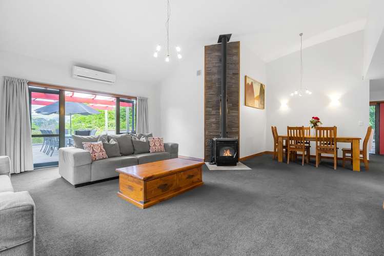 2 Larchwood Grove Rangatira Park_11