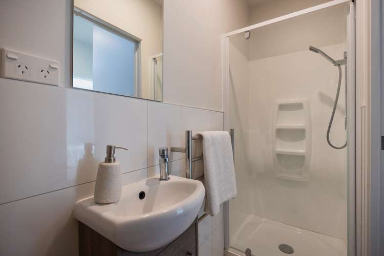 15 Ceramic Lane New Lynn_6