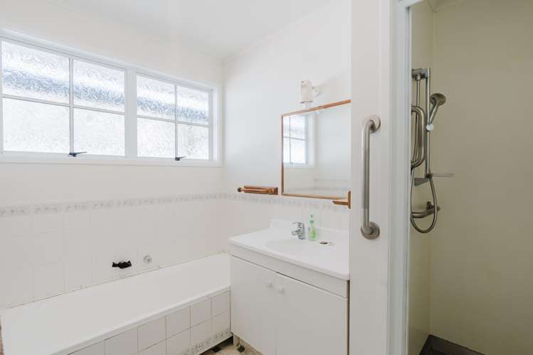 17 Sandalwood Drive Dinsdale_9