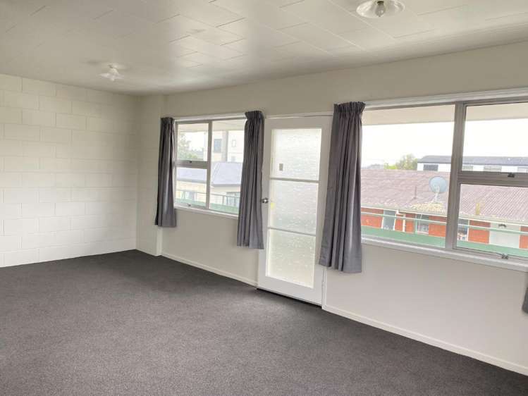 2/4 June Place 1074_3