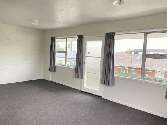 2/4 June Place 1074_3