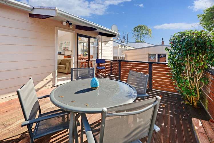 2/180 Henderson Valley Road Henderson_19