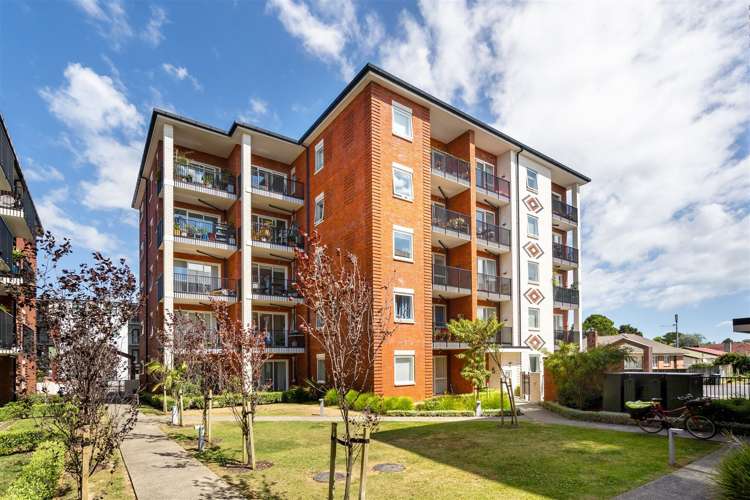 G06/1b Soljak Place Mount Albert_26