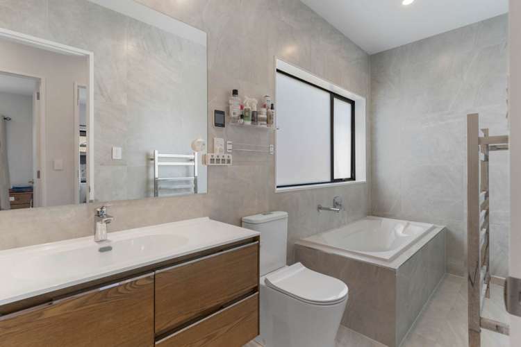 42 Siren Street Wainui_11