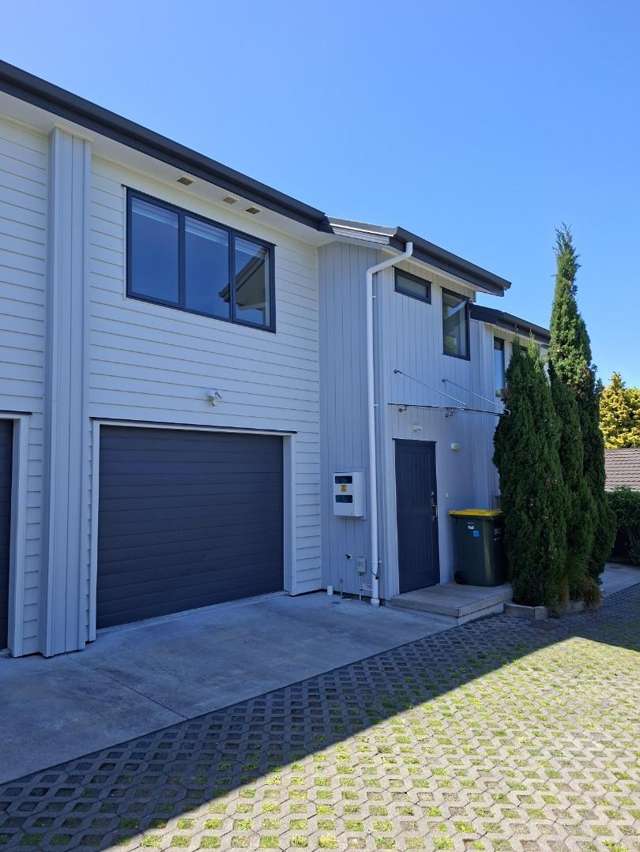 STYLISH INNER CITY LIVING - **RENT SPECIAL**
