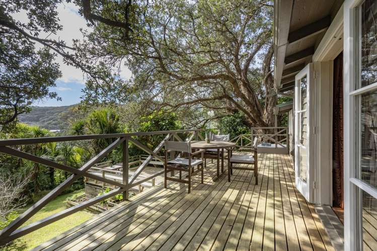 63 Seaview Road Piha_29