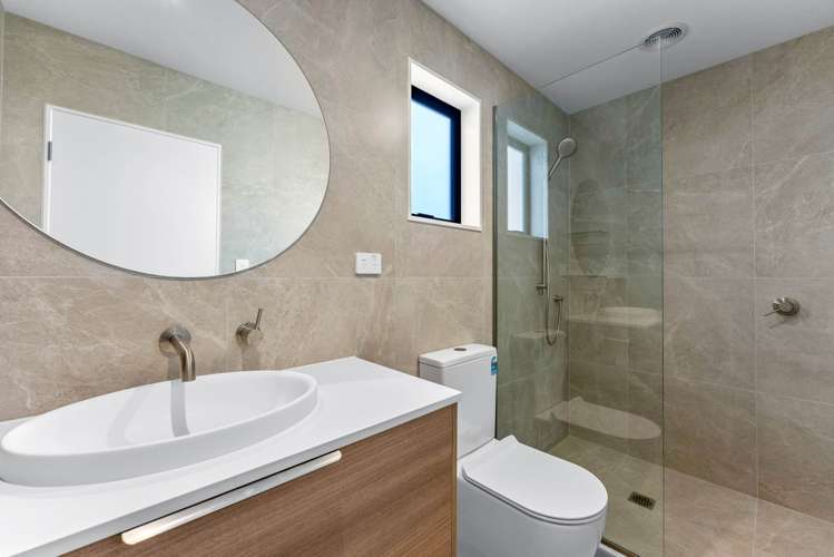 Lot 2-5/135 Leybourne Circle Glen Innes_11