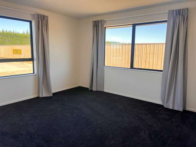 157 Faringdon Boulevard Rolleston_5