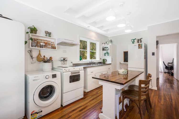 63 Airlie Road Plimmerton_14