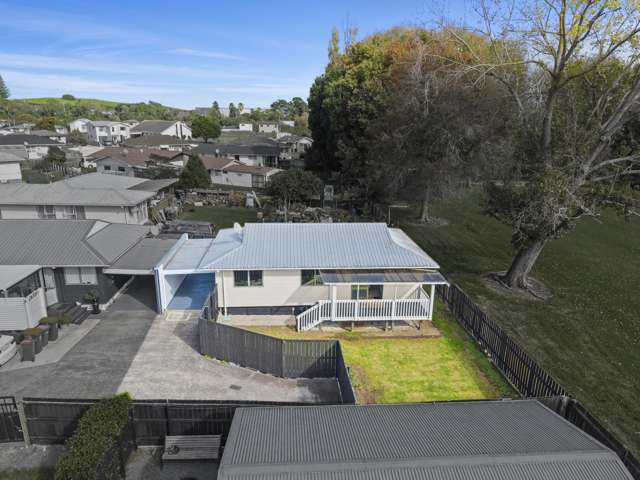 Owners moving out, HERE'S YOUR CHANCE!