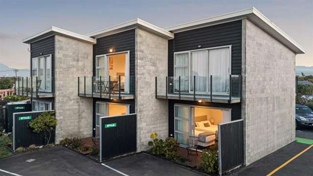 5,7 and 8/27 Marine Parade Carters Beach_1