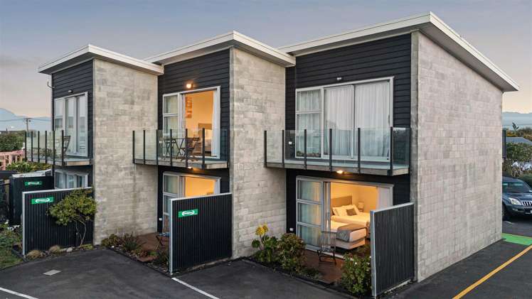 5,7 and 8/27 Marine Parade Carters Beach_1
