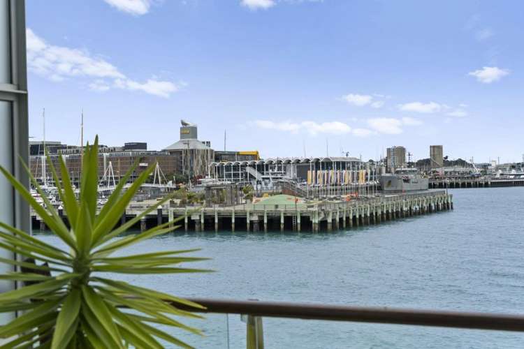 2/143 Quay Street 10015_15