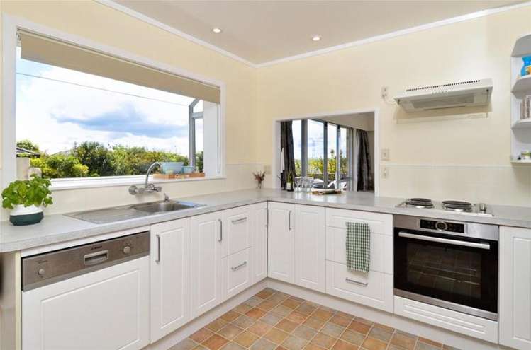 24 Taitua Drive Te Atatu South_12