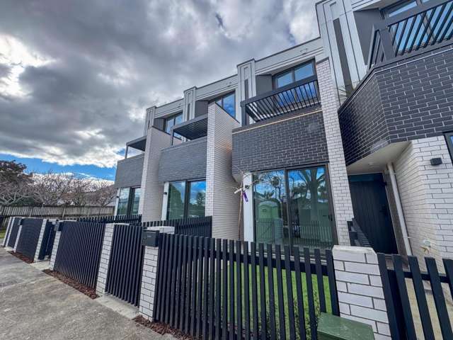 Three bedroom property is Avondale