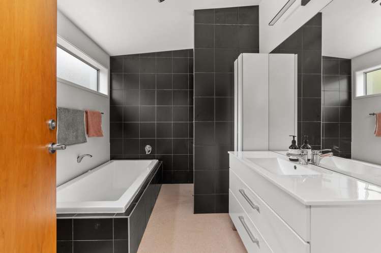 35 Waikana Street Broad Bay_25