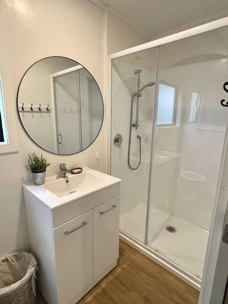 426 North Road Chatham Island_12