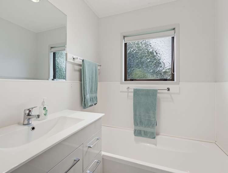 2 Goldie Street Pukehangi_16