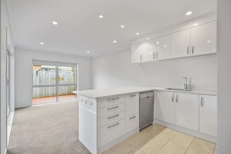 2/13 Crosher Place Silverdale_4