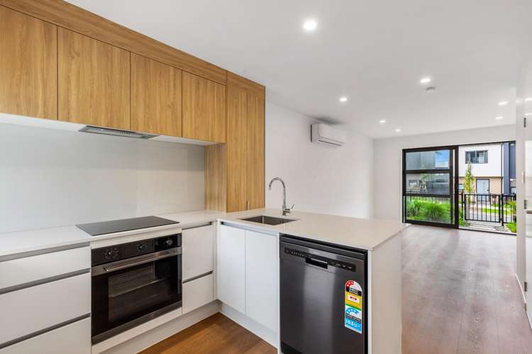 321 Glengarry Road Glen Eden_0