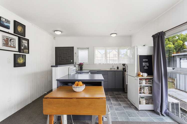 1/2a Eskdale Road Birkdale_11