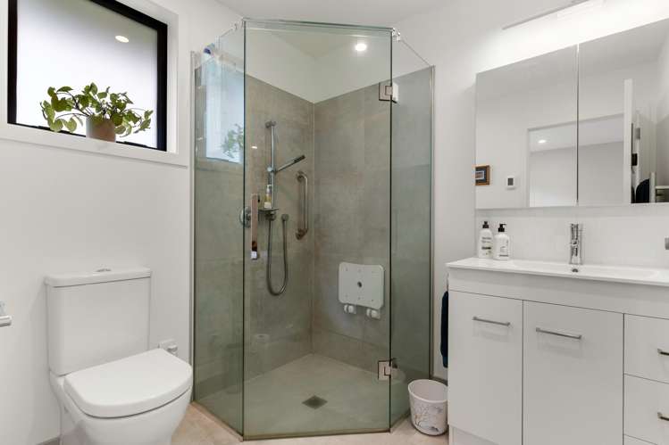 200 Birdwood Road Massey_19