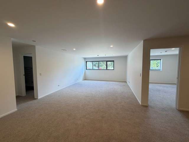 COMPLETELY RENOVATED 3 BEDROOM APARTMENT