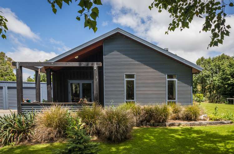 5693 West Coast Road Springfield_13