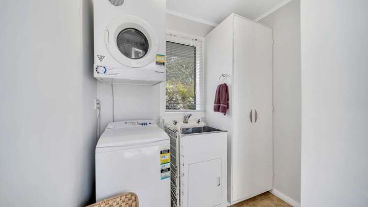 54 Waldron Crescent Green Island_16