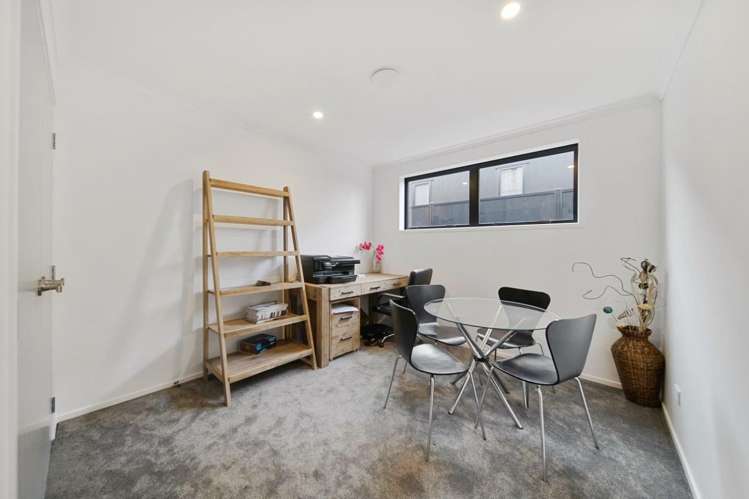 Lyndhurst Road Frimley_13