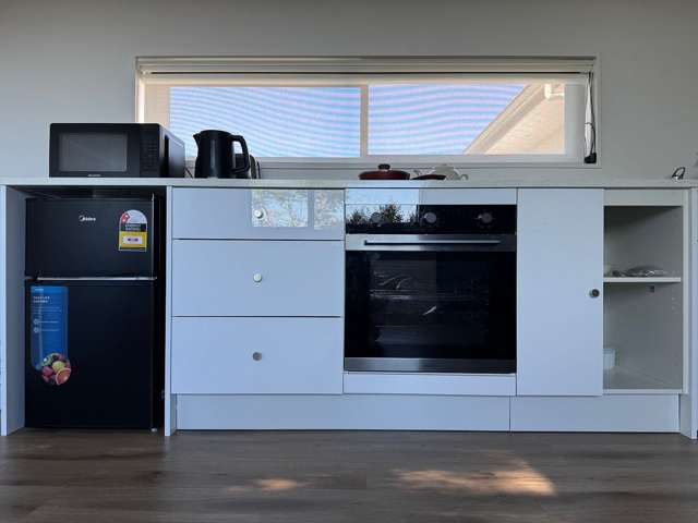 Prime Location Unit - Ideal for Singles or Couples