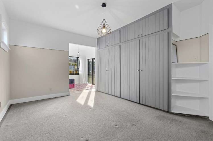 5669A West Coast Road Springfield_12