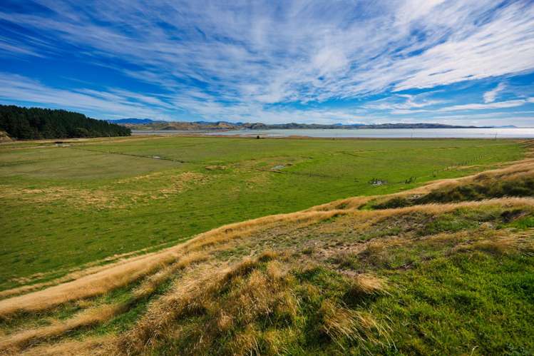 Corner Marfells Beach and Clifford Roads Lake Grassmere_24