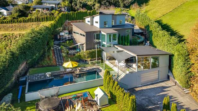 Elegant Family Retreat In Coveted Havelock North