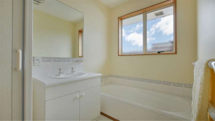 2/128 Yaldhurst Road Sockburn_13