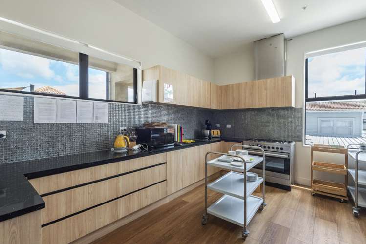 3145 Great North Road New Lynn_29