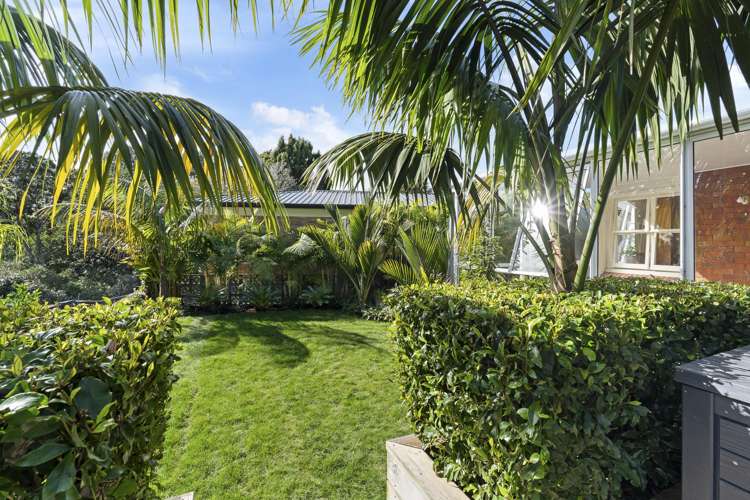 222 Tukapa Street Westown_22